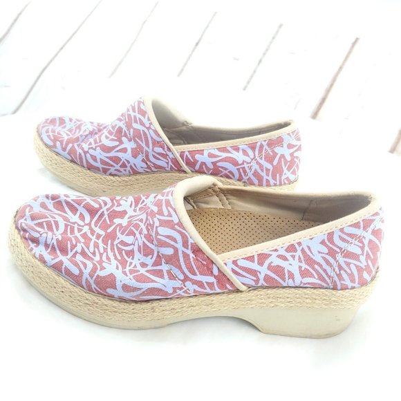 Dansko Womens Red Blue Round Toe Slip On Clog Shoes Size US 5.5 EUR 36 - Picture 4 of 10
